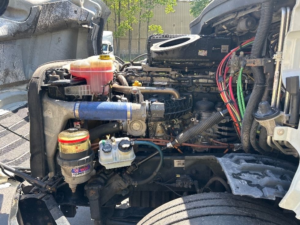 Sleeper Tractor-Heavy Duty Tractors-Freightliner-2021-T12664ST-Jessup-PA-601,128\n\t\tmiles-$ 51,000 - Image 20