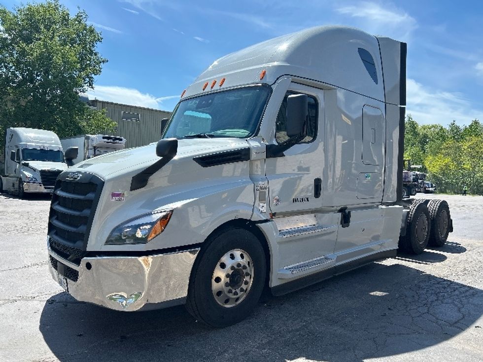Sleeper Tractor-Heavy Duty Tractors-Freightliner-2021-T12664ST-Jessup-PA-601,128\n\t\tmiles-$ 51,000 - Image 3