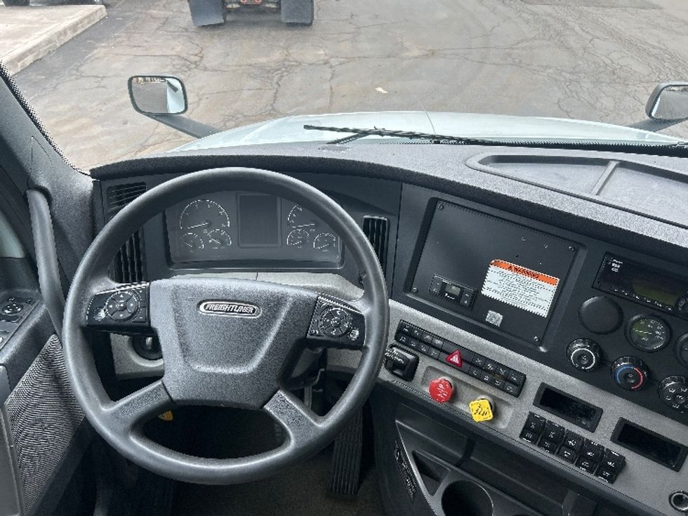 Sleeper Tractor-Heavy Duty Tractors-Freightliner-2021-T12664ST-Jessup-PA-615,551\n\t\tmiles-$ 48,250 - Image 11
