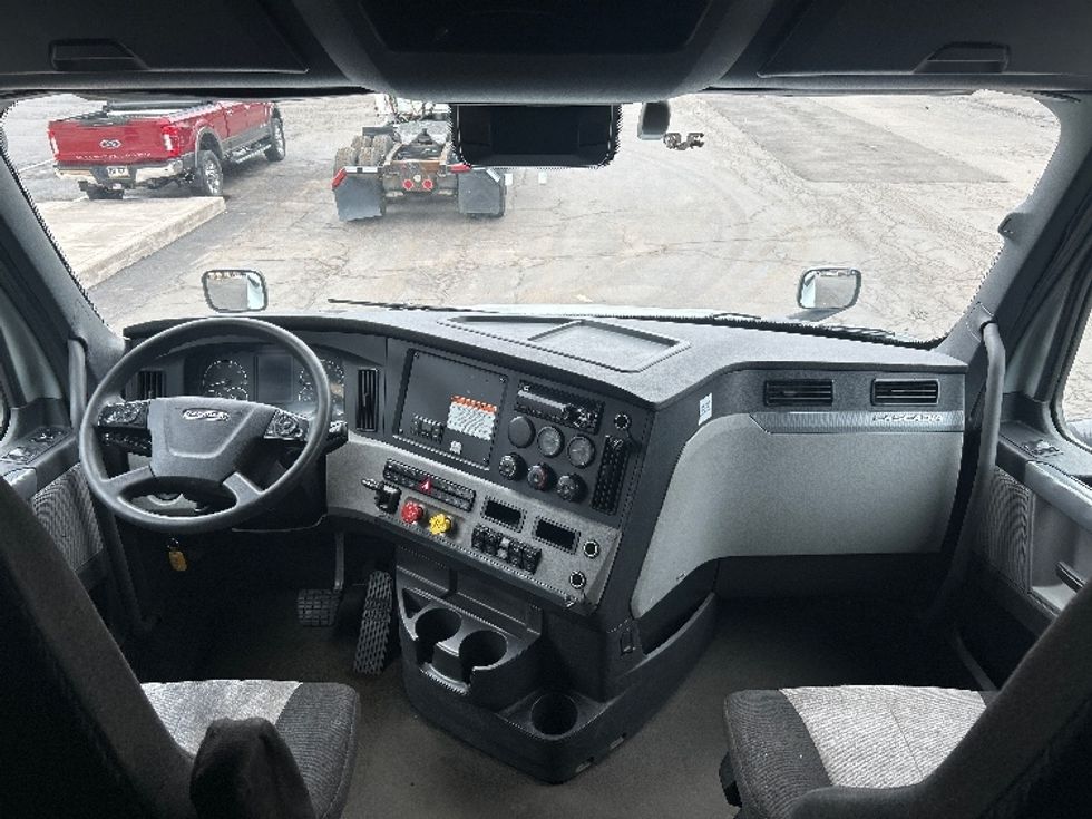 Sleeper Tractor-Heavy Duty Tractors-Freightliner-2021-T12664ST-Jessup-PA-615,551\n\t\tmiles-$ 48,250 - Image 12