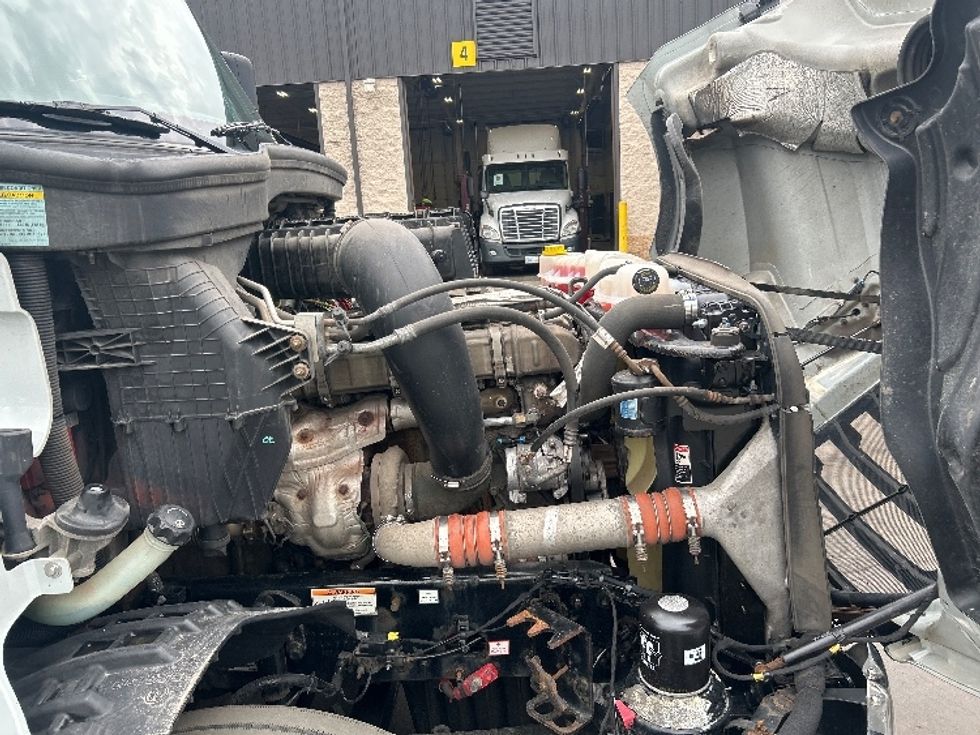 Sleeper Tractor-Heavy Duty Tractors-Freightliner-2021-T12664ST-Jessup-PA-615,551\n\t\tmiles-$ 48,250 - Image 19