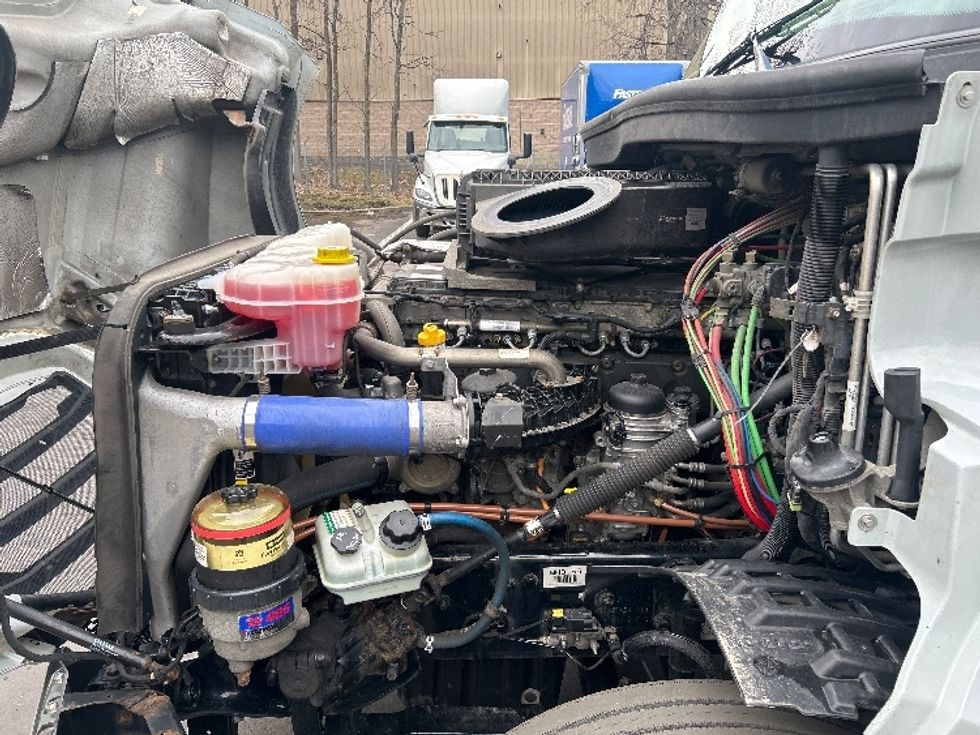 Sleeper Tractor-Heavy Duty Tractors-Freightliner-2021-T12664ST-Jessup-PA-615,551\n\t\tmiles-$ 48,250 - Image 20