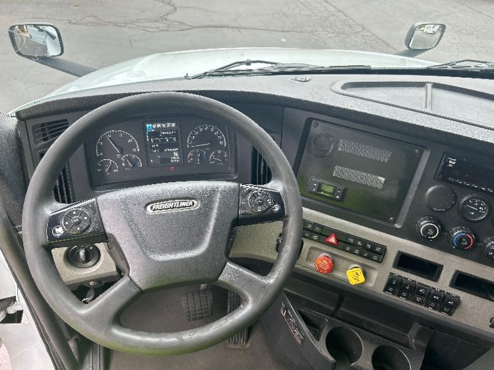 Sleeper Tractor-Heavy Duty Tractors-Freightliner-2021-T12664ST-Jessup-PA-670,485\n\t\tmiles-$ 51,250 - Image 11