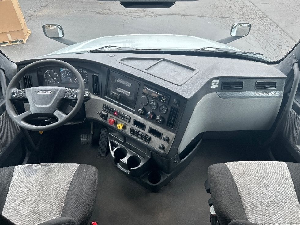 Sleeper Tractor-Heavy Duty Tractors-Freightliner-2021-T12664ST-Jessup-PA-670,485\n\t\tmiles-$ 51,250 - Image 12