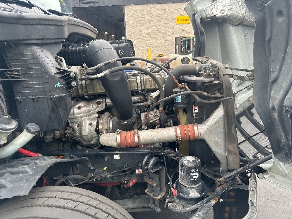 Sleeper Tractor-Heavy Duty Tractors-Freightliner-2021-T12664ST-Jessup-PA-670,485\n\t\tmiles-$ 51,250 - Image 19