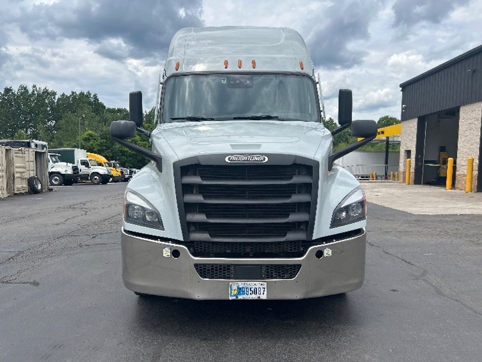 Sleeper Tractor-Heavy Duty Tractors-Freightliner-2021-T12664ST-Jessup-PA-670,485\n\t\tmiles-$ 51,250 - Image 2