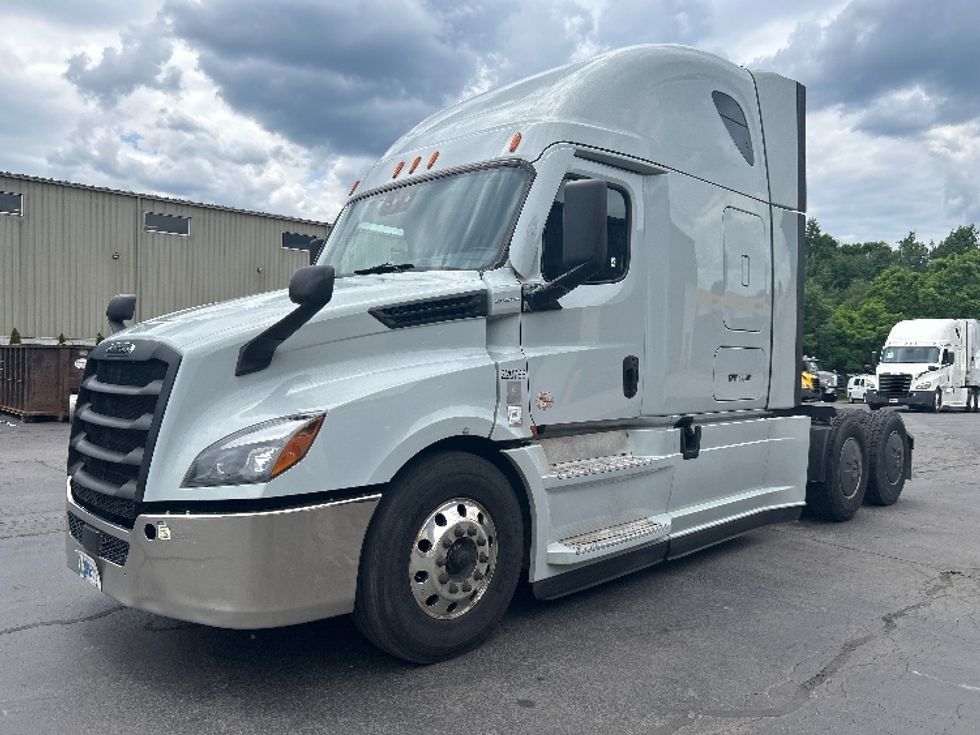 Sleeper Tractor-Heavy Duty Tractors-Freightliner-2021-T12664ST-Jessup-PA-670,485\n\t\tmiles-$ 51,250 - Image 3