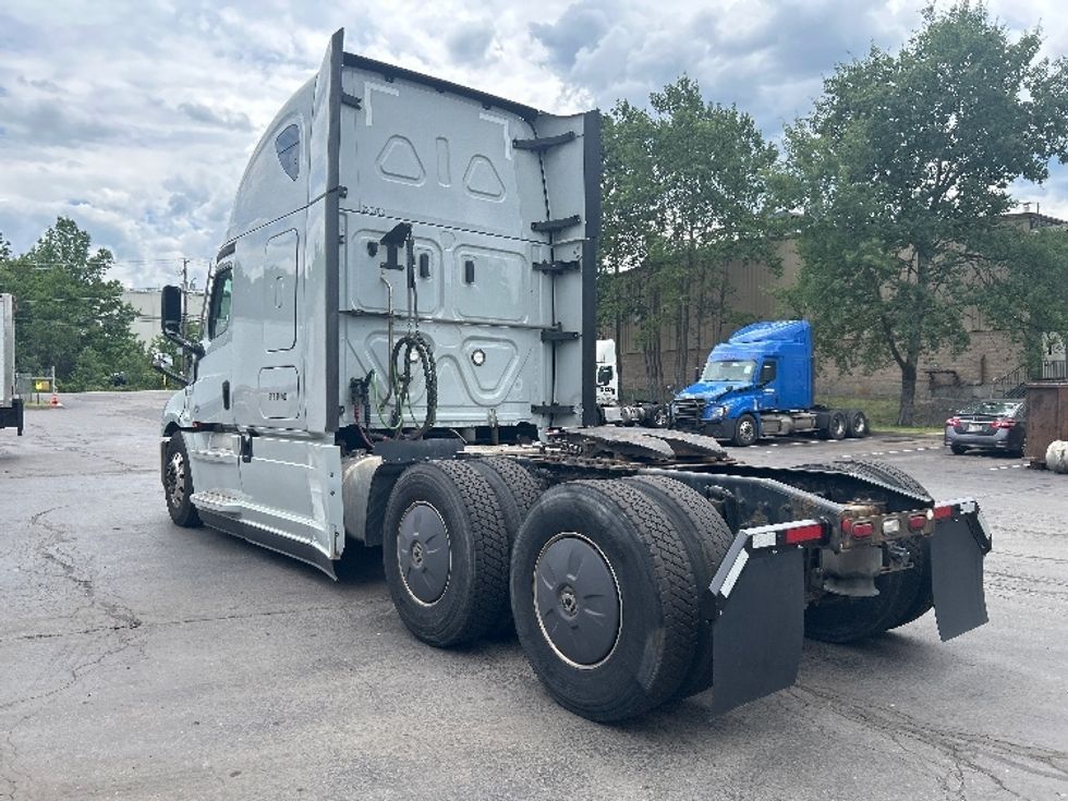 Sleeper Tractor-Heavy Duty Tractors-Freightliner-2021-T12664ST-Jessup-PA-670,485\n\t\tmiles-$ 51,250 - Image 5