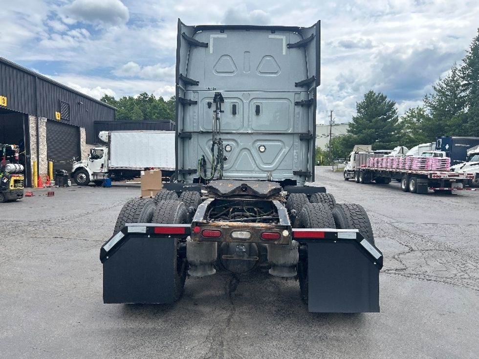 Sleeper Tractor-Heavy Duty Tractors-Freightliner-2021-T12664ST-Jessup-PA-670,485\n\t\tmiles-$ 51,250 - Image 6