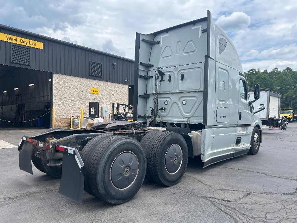 Sleeper Tractor-Heavy Duty Tractors-Freightliner-2021-T12664ST-Jessup-PA-670,485\n\t\tmiles-$ 51,250 - Image 7