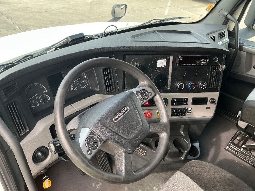 Sleeper Tractor-Heavy Duty Tractors-Freightliner-2021-T12664ST-Jurupa Valley-CA-409,064\n\t\tmiles-$ 82,000 - Image 10