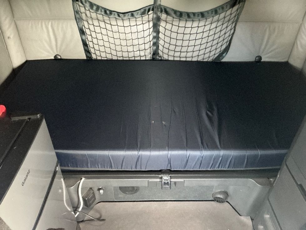 Sleeper Tractor-Heavy Duty Tractors-Freightliner-2021-T12664ST-Jurupa Valley-CA-409,064\n\t\tmiles-$ 82,000 - Image 14