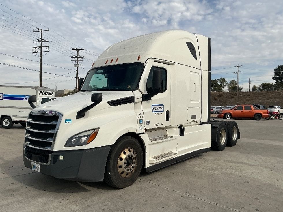 Sleeper Tractor-Heavy Duty Tractors-Freightliner-2021-T12664ST-Jurupa Valley-CA-409,064\n\t\tmiles-$ 82,000 - Image 3