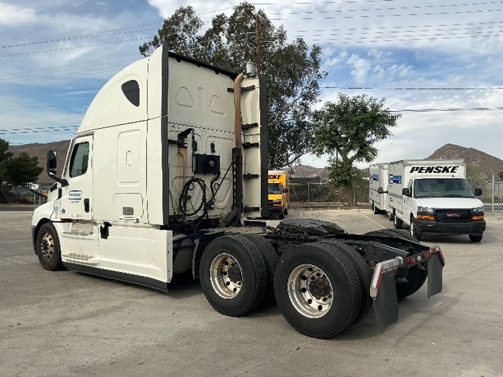 Sleeper Tractor-Heavy Duty Tractors-Freightliner-2021-T12664ST-Jurupa Valley-CA-409,064\n\t\tmiles-$ 82,000 - Image 5