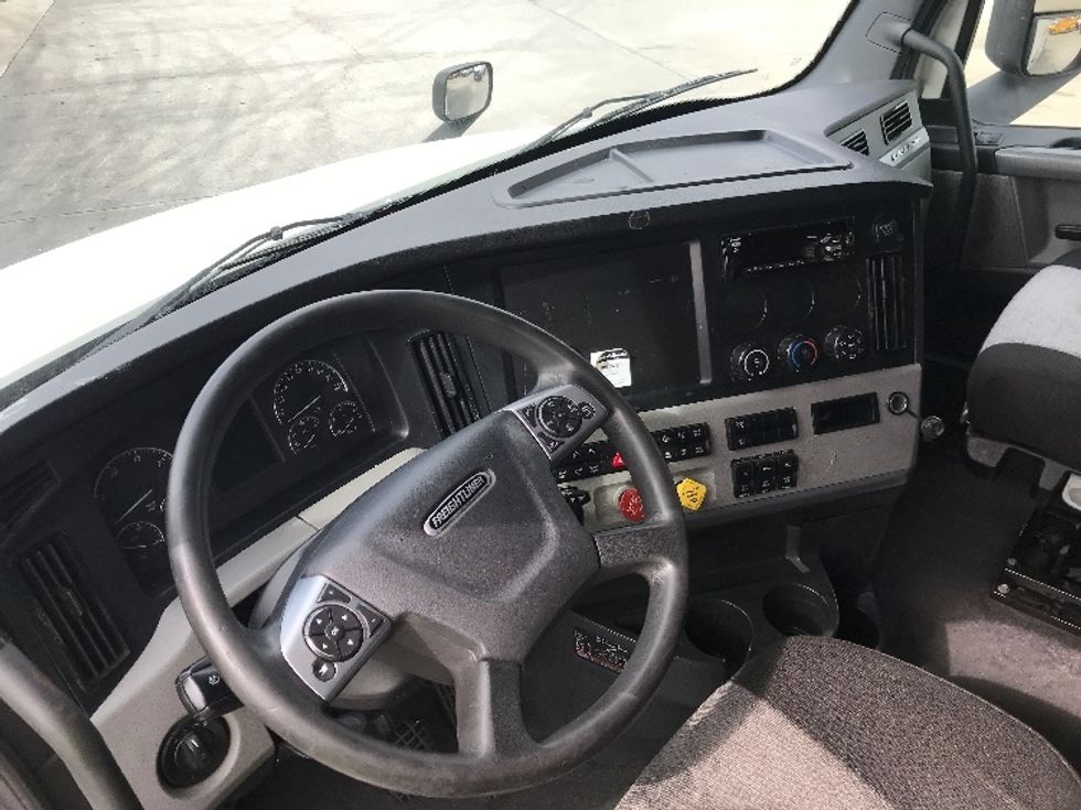 Sleeper Tractor-Heavy Duty Tractors-Freightliner-2021-T12664ST-Jurupa Valley-CA-468,326\n\t\tmiles-$ 74,000 - Image 10