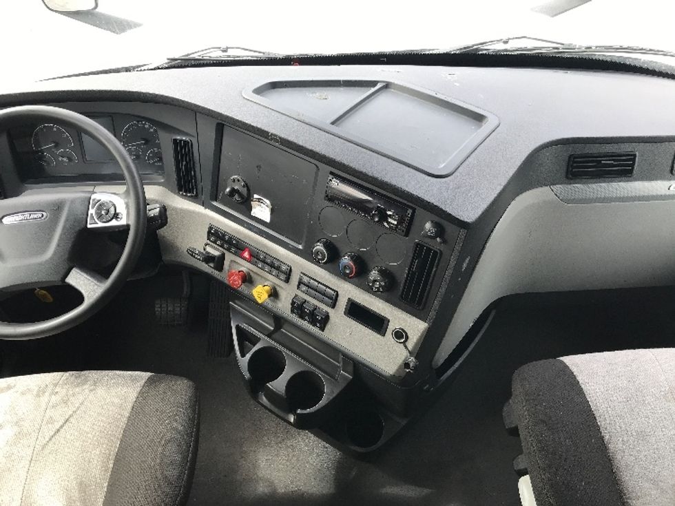 Sleeper Tractor-Heavy Duty Tractors-Freightliner-2021-T12664ST-Jurupa Valley-CA-468,326\n\t\tmiles-$ 74,000 - Image 12