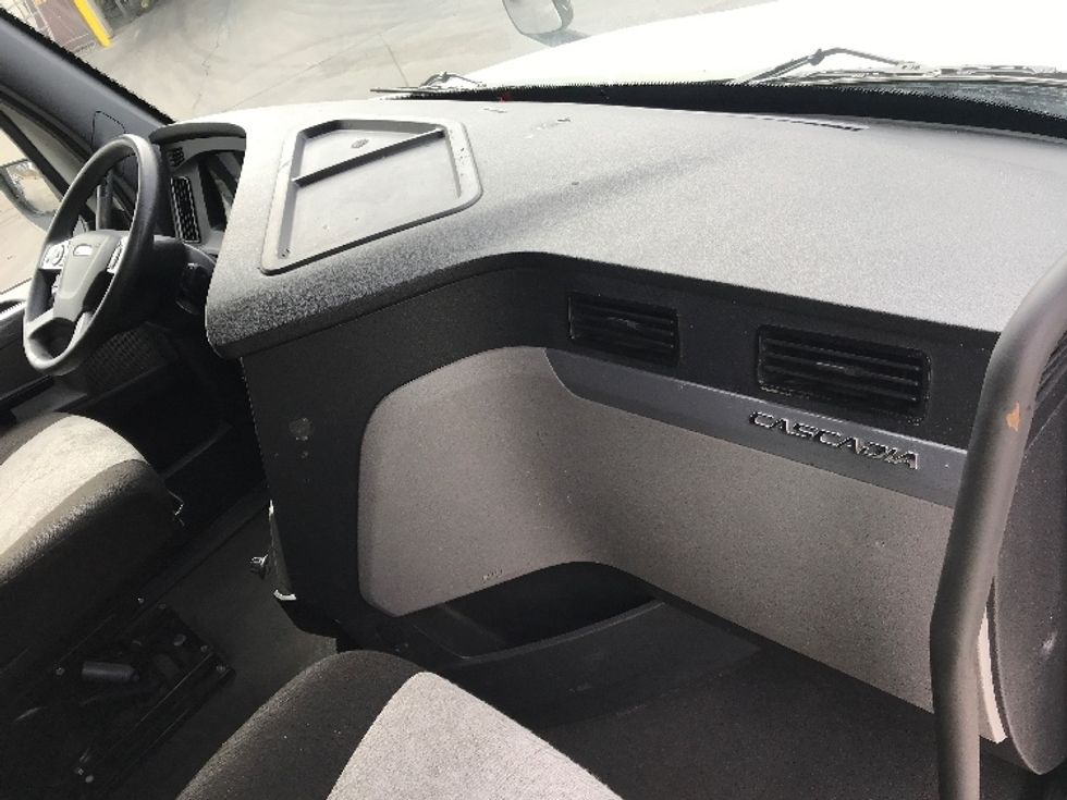 Sleeper Tractor-Heavy Duty Tractors-Freightliner-2021-T12664ST-Jurupa Valley-CA-468,326\n\t\tmiles-$ 74,000 - Image 15