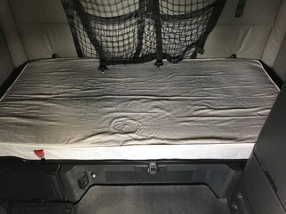 Sleeper Tractor-Heavy Duty Tractors-Freightliner-2021-T12664ST-Jurupa Valley-CA-468,326\n\t\tmiles-$ 74,000 - Image 17