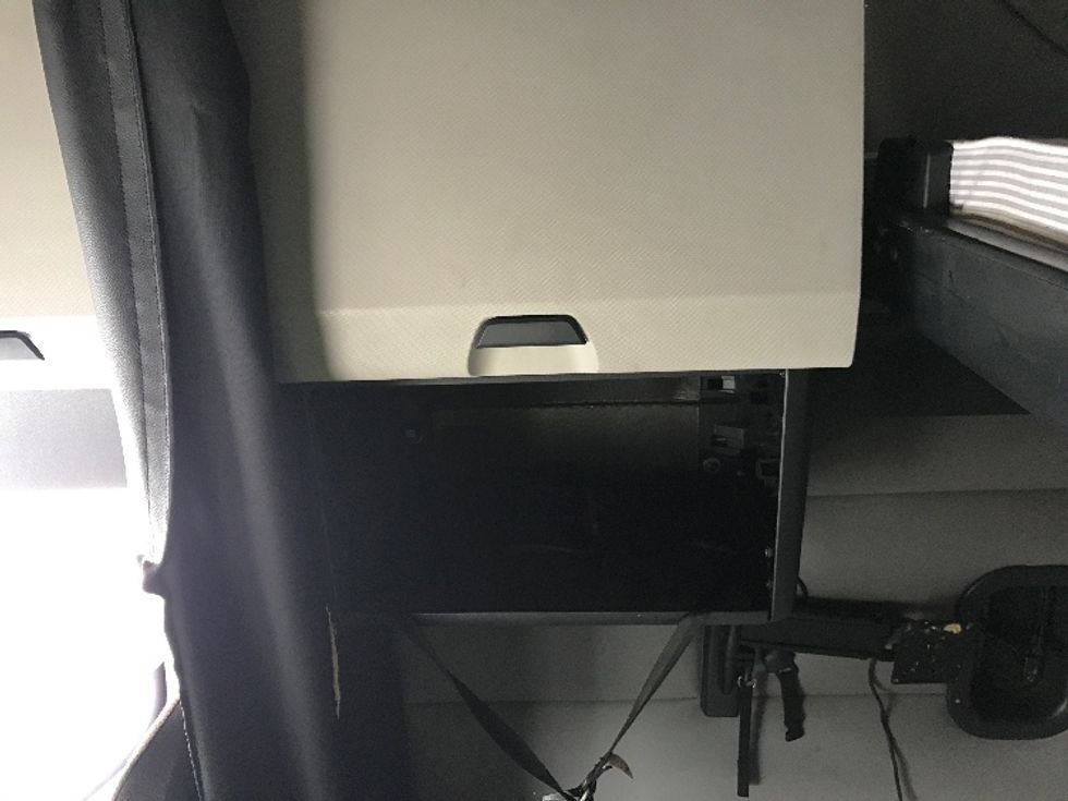 Sleeper Tractor-Heavy Duty Tractors-Freightliner-2021-T12664ST-Jurupa Valley-CA-468,326\n\t\tmiles-$ 74,000 - Image 19