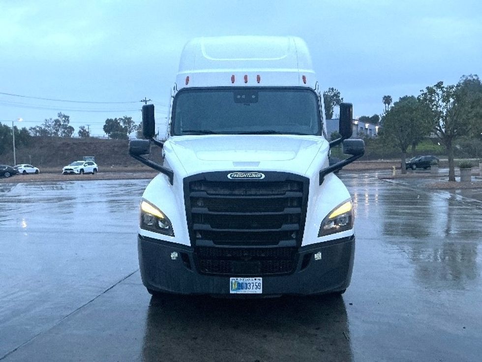 Sleeper Tractor-Heavy Duty Tractors-Freightliner-2021-T12664ST-Jurupa Valley-CA-468,326\n\t\tmiles-$ 74,000 - Image 2