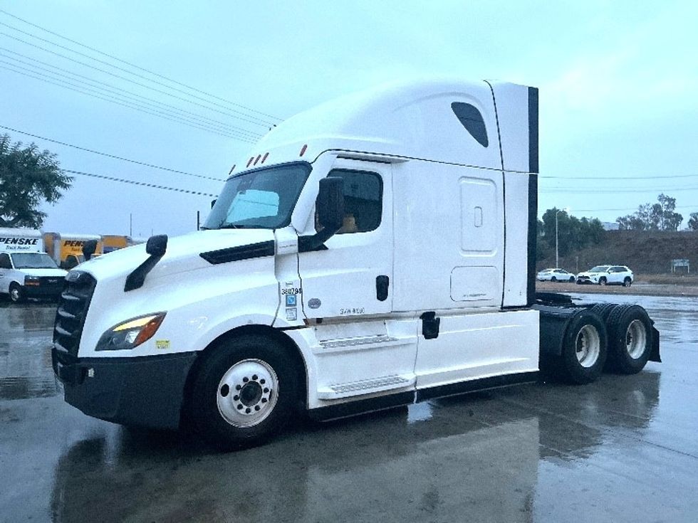 Sleeper Tractor-Heavy Duty Tractors-Freightliner-2021-T12664ST-Jurupa Valley-CA-468,326\n\t\tmiles-$ 74,000 - Image 3