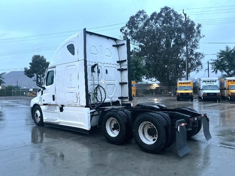 Sleeper Tractor-Heavy Duty Tractors-Freightliner-2021-T12664ST-Jurupa Valley-CA-468,326\n\t\tmiles-$ 74,000 - Image 5
