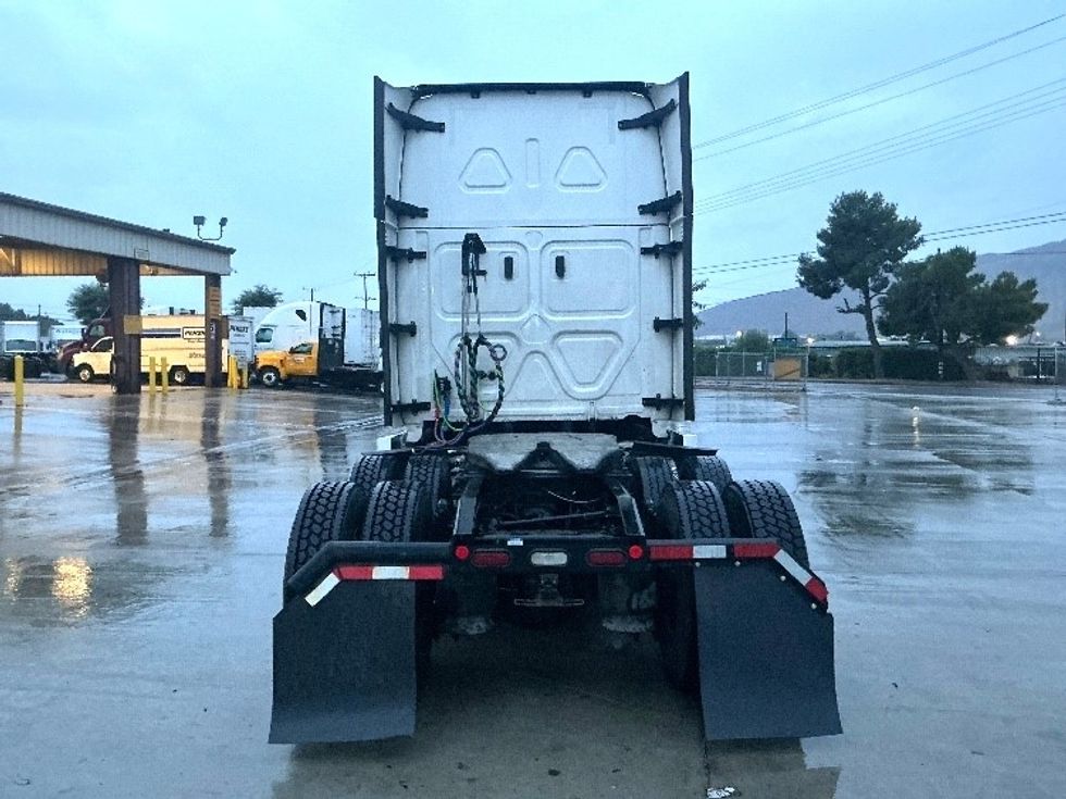 Sleeper Tractor-Heavy Duty Tractors-Freightliner-2021-T12664ST-Jurupa Valley-CA-468,326\n\t\tmiles-$ 74,000 - Image 6