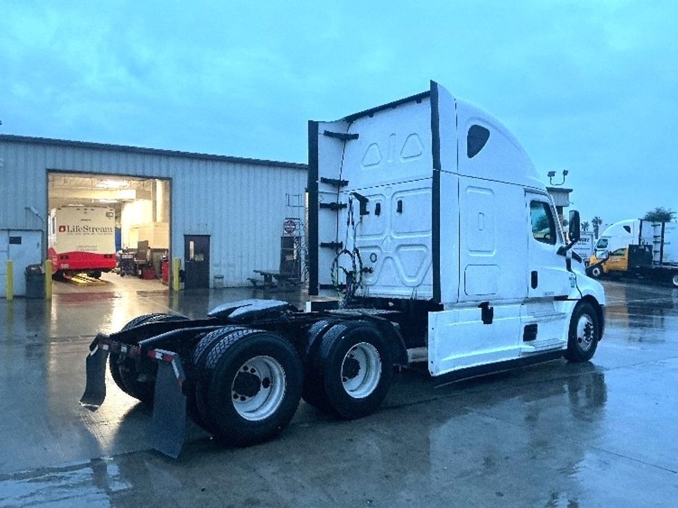 Sleeper Tractor-Heavy Duty Tractors-Freightliner-2021-T12664ST-Jurupa Valley-CA-468,326\n\t\tmiles-$ 74,000 - Image 7