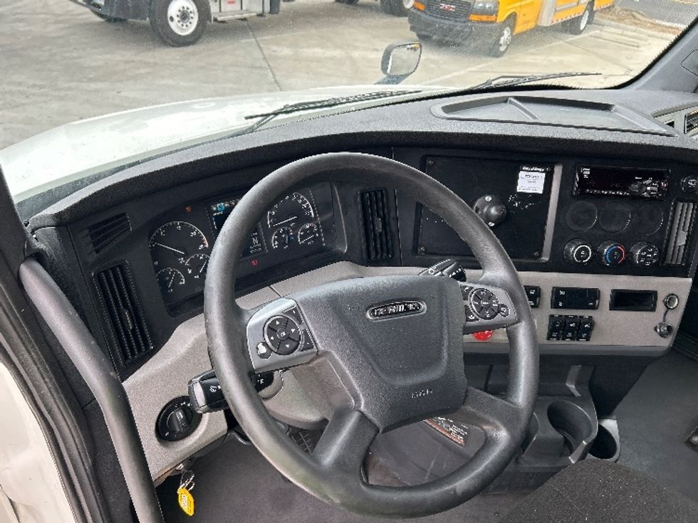 Sleeper Tractor-Heavy Duty Tractors-Freightliner-2021-T12664ST-Jurupa Valley-CA-588,510\n\t\tmiles-$ 63,250 - Image 10