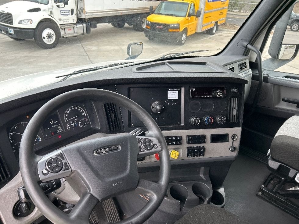 Sleeper Tractor-Heavy Duty Tractors-Freightliner-2021-T12664ST-Jurupa Valley-CA-588,510\n\t\tmiles-$ 63,250 - Image 11
