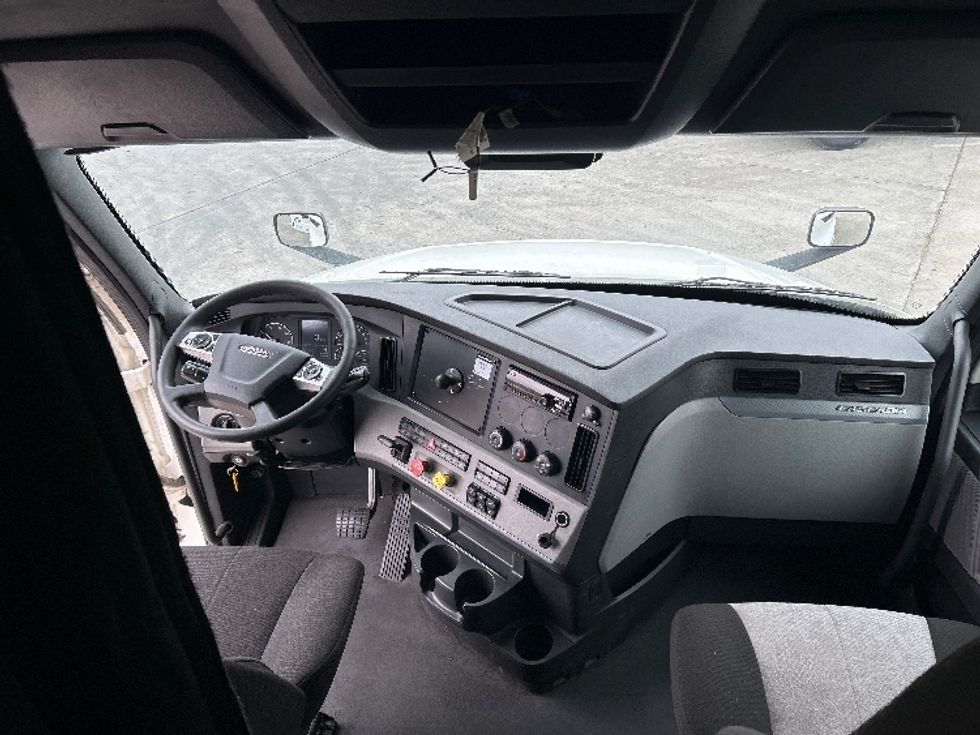 Sleeper Tractor-Heavy Duty Tractors-Freightliner-2021-T12664ST-Jurupa Valley-CA-588,510\n\t\tmiles-$ 63,250 - Image 12