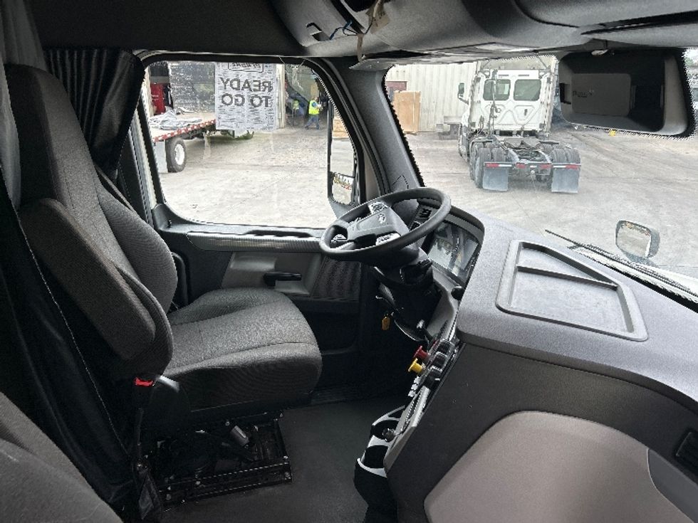 Sleeper Tractor-Heavy Duty Tractors-Freightliner-2021-T12664ST-Jurupa Valley-CA-588,510\n\t\tmiles-$ 63,250 - Image 15