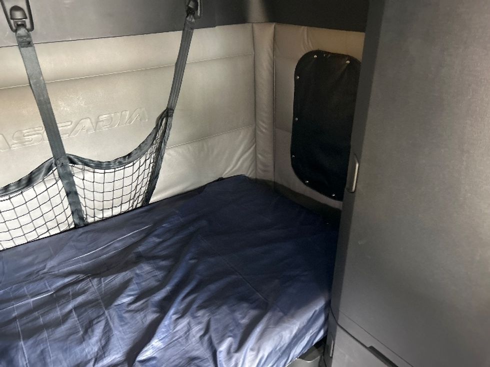 Sleeper Tractor-Heavy Duty Tractors-Freightliner-2021-T12664ST-Jurupa Valley-CA-588,510\n\t\tmiles-$ 63,250 - Image 17