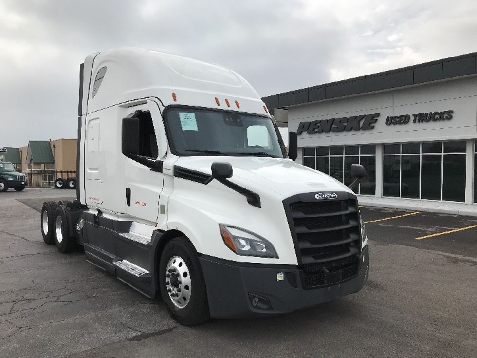 Sleeper Tractor-Heavy Duty Tractors-Freightliner-2021-T12664ST-Kansas City-MO-432,170\n\t\tmiles-$ 77,750 - Image 1