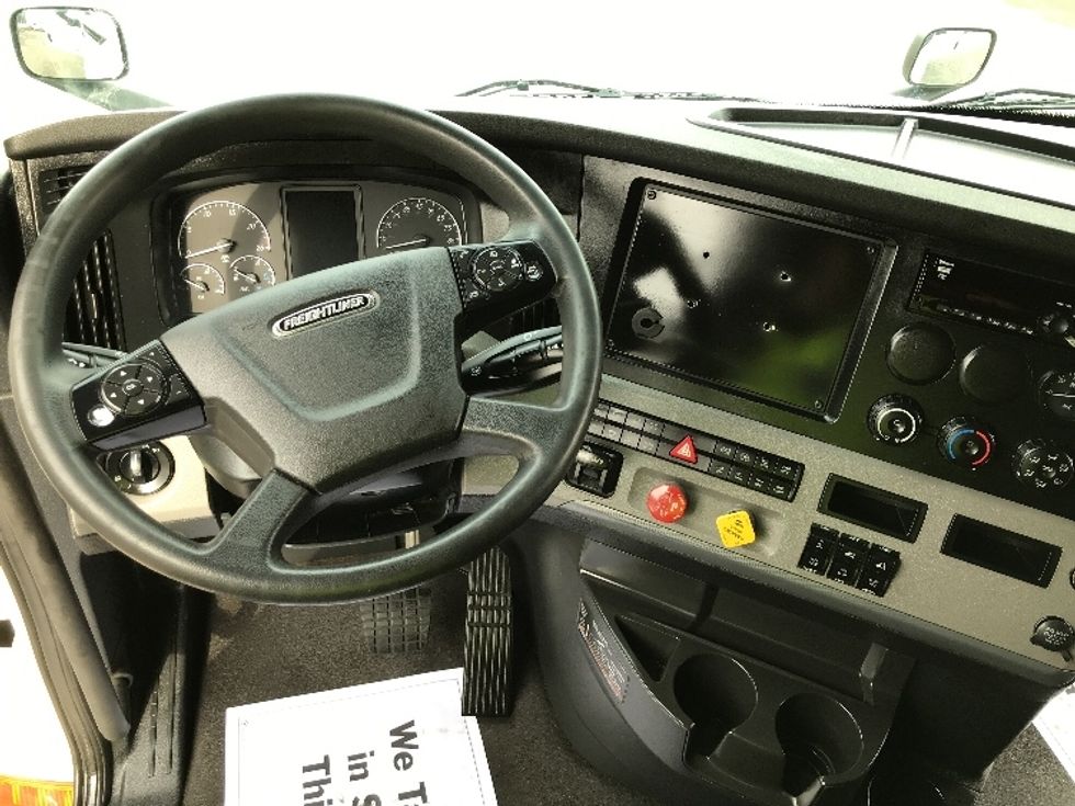 Sleeper Tractor-Heavy Duty Tractors-Freightliner-2021-T12664ST-Kansas City-MO-432,170\n\t\tmiles-$ 77,750 - Image 11