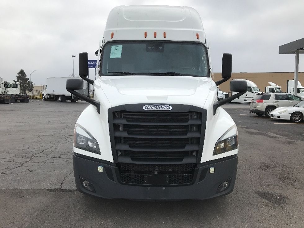 Sleeper Tractor-Heavy Duty Tractors-Freightliner-2021-T12664ST-Kansas City-MO-432,170\n\t\tmiles-$ 77,750 - Image 2