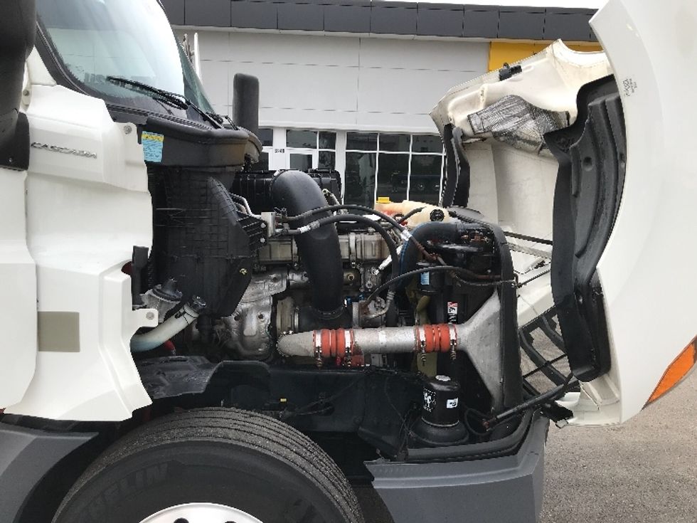 Sleeper Tractor-Heavy Duty Tractors-Freightliner-2021-T12664ST-Kansas City-MO-432,170\n\t\tmiles-$ 77,750 - Image 20