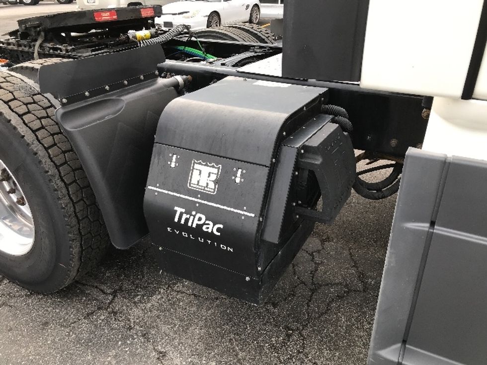 Sleeper Tractor-Heavy Duty Tractors-Freightliner-2021-T12664ST-Kansas City-MO-432,170\n\t\tmiles-$ 77,750 - Image 23