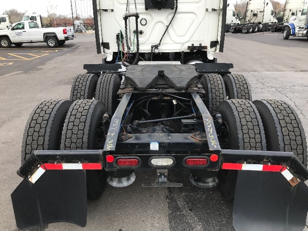 Sleeper Tractor-Heavy Duty Tractors-Freightliner-2021-T12664ST-Kansas City-MO-432,170\n\t\tmiles-$ 77,750 - Image 6
