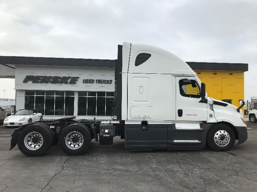 Sleeper Tractor-Heavy Duty Tractors-Freightliner-2021-T12664ST-Kansas City-MO-432,170\n\t\tmiles-$ 77,750 - Image 8