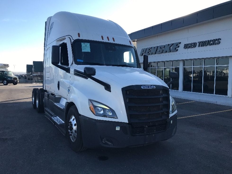 Sleeper Tractor-Heavy Duty Tractors-Freightliner-2021-T12664ST-Kansas City-MO-455,717\n\t\tmiles-$ 75,000 - Image 1