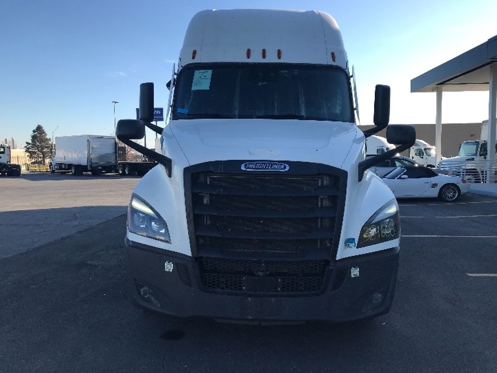 Sleeper Tractor-Heavy Duty Tractors-Freightliner-2021-T12664ST-Kansas City-MO-455,717\n\t\tmiles-$ 75,000 - Image 2