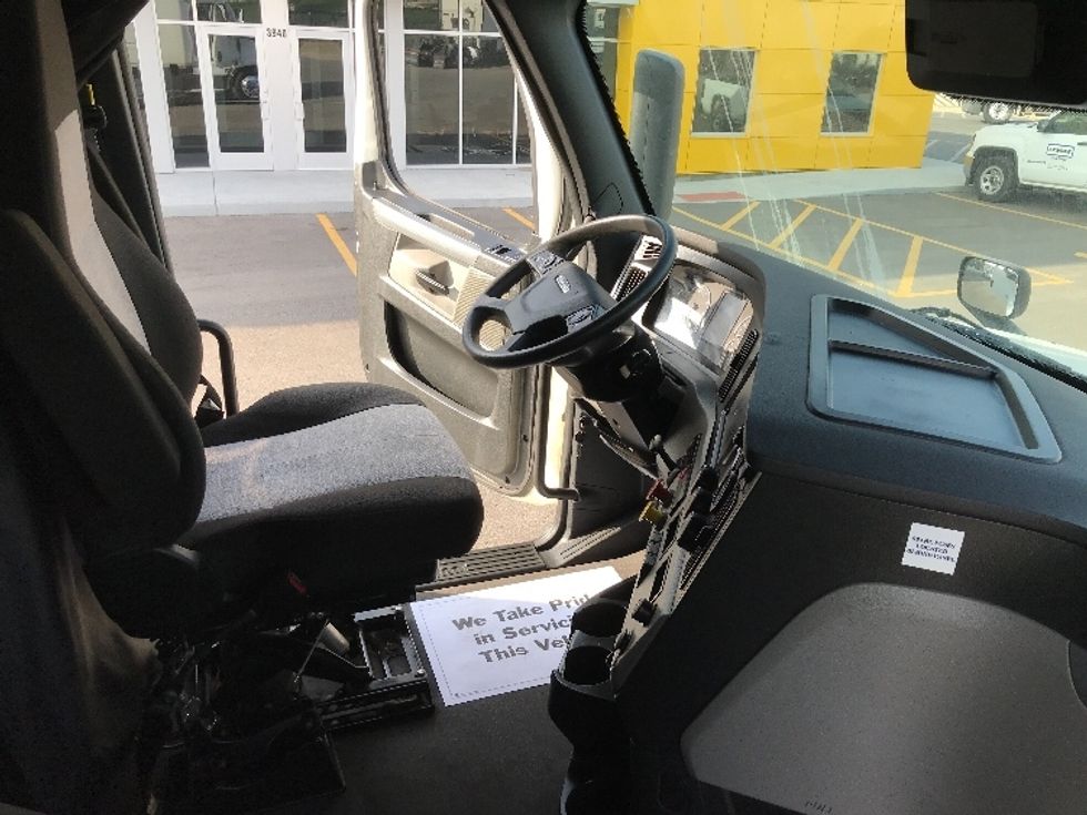 Sleeper Tractor-Heavy Duty Tractors-Freightliner-2021-T12664ST-Kansas City-MO-462,658\n\t\tmiles-$ 74,250 - Image 15