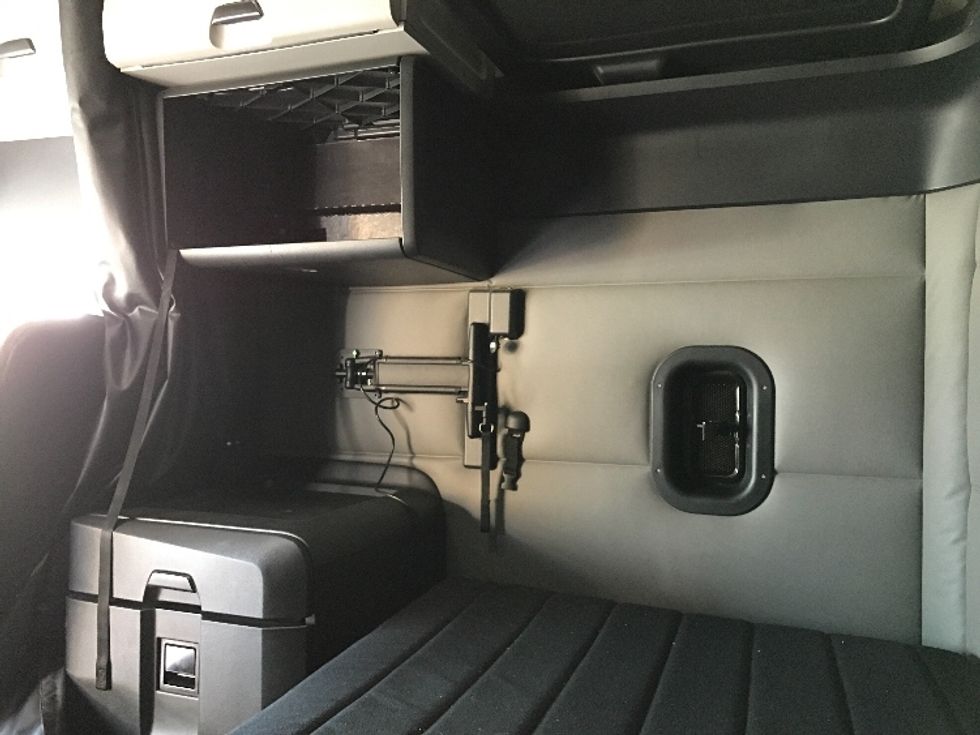 Sleeper Tractor-Heavy Duty Tractors-Freightliner-2021-T12664ST-Kansas City-MO-462,658\n\t\tmiles-$ 74,250 - Image 19