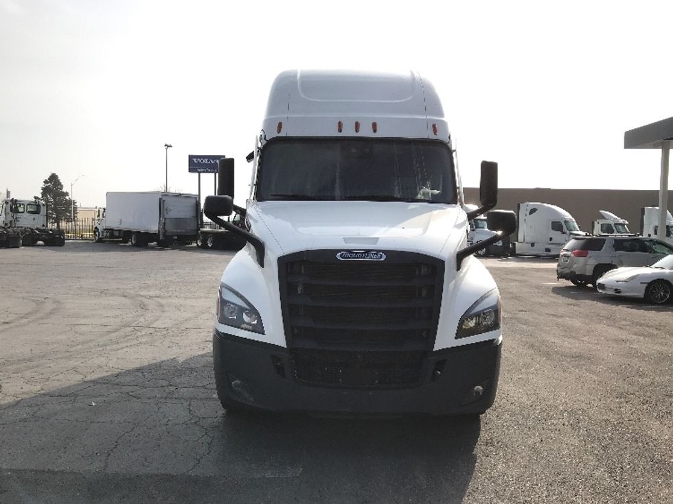 Sleeper Tractor-Heavy Duty Tractors-Freightliner-2021-T12664ST-Kansas City-MO-462,658\n\t\tmiles-$ 74,250 - Image 2