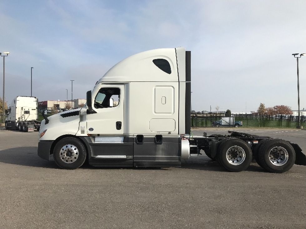 Sleeper Tractor-Heavy Duty Tractors-Freightliner-2021-T12664ST-Kansas City-MO-462,658\n\t\tmiles-$ 74,250 - Image 4