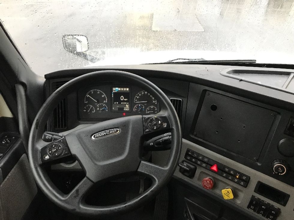 Sleeper Tractor-Heavy Duty Tractors-Freightliner-2021-T12664ST-Kansas City-MO-482,259\n\t\tmiles-$ 72,500 - Image 11