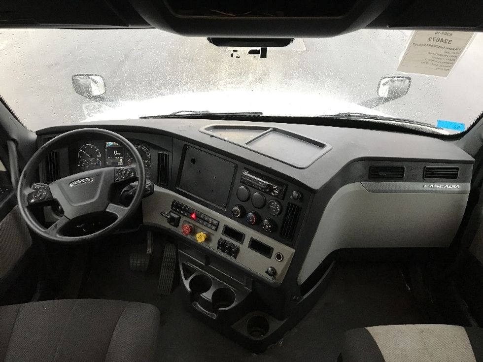 Sleeper Tractor-Heavy Duty Tractors-Freightliner-2021-T12664ST-Kansas City-MO-482,259\n\t\tmiles-$ 72,500 - Image 12