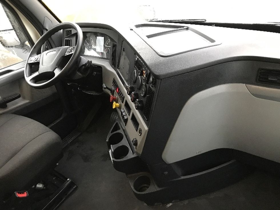 Sleeper Tractor-Heavy Duty Tractors-Freightliner-2021-T12664ST-Kansas City-MO-482,259\n\t\tmiles-$ 72,500 - Image 15