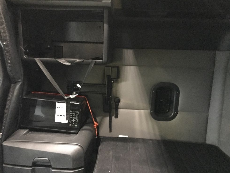 Sleeper Tractor-Heavy Duty Tractors-Freightliner-2021-T12664ST-Kansas City-MO-482,259\n\t\tmiles-$ 72,500 - Image 19